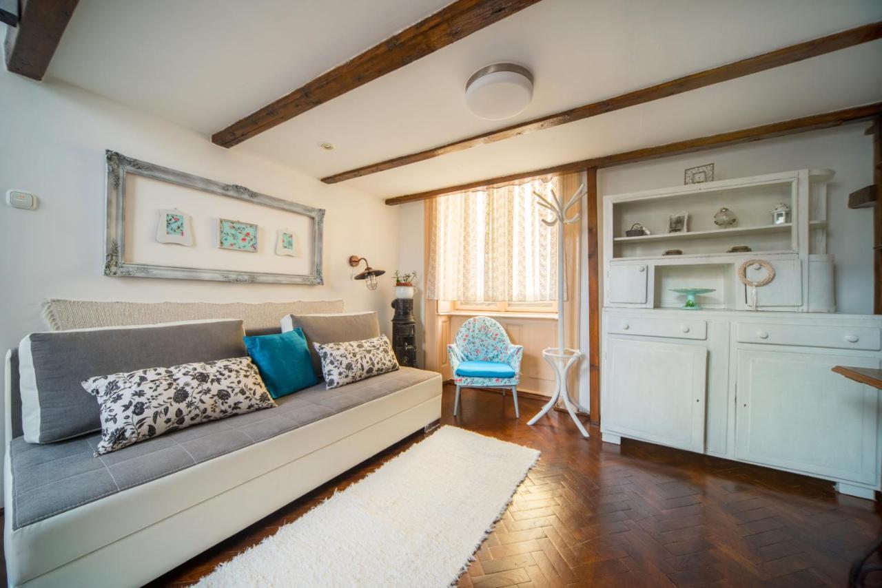 Agria Vintage Apartman เอ็กเกอร์ ภายนอก รูปภาพ