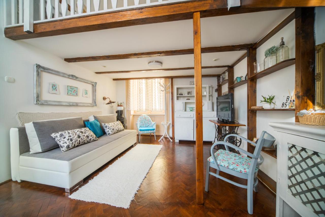 Agria Vintage Apartman เอ็กเกอร์ ภายนอก รูปภาพ